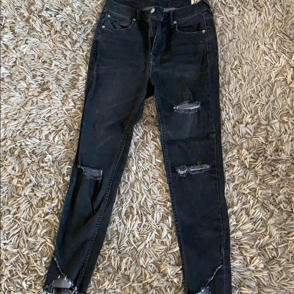 Gray skinny jeans with rips